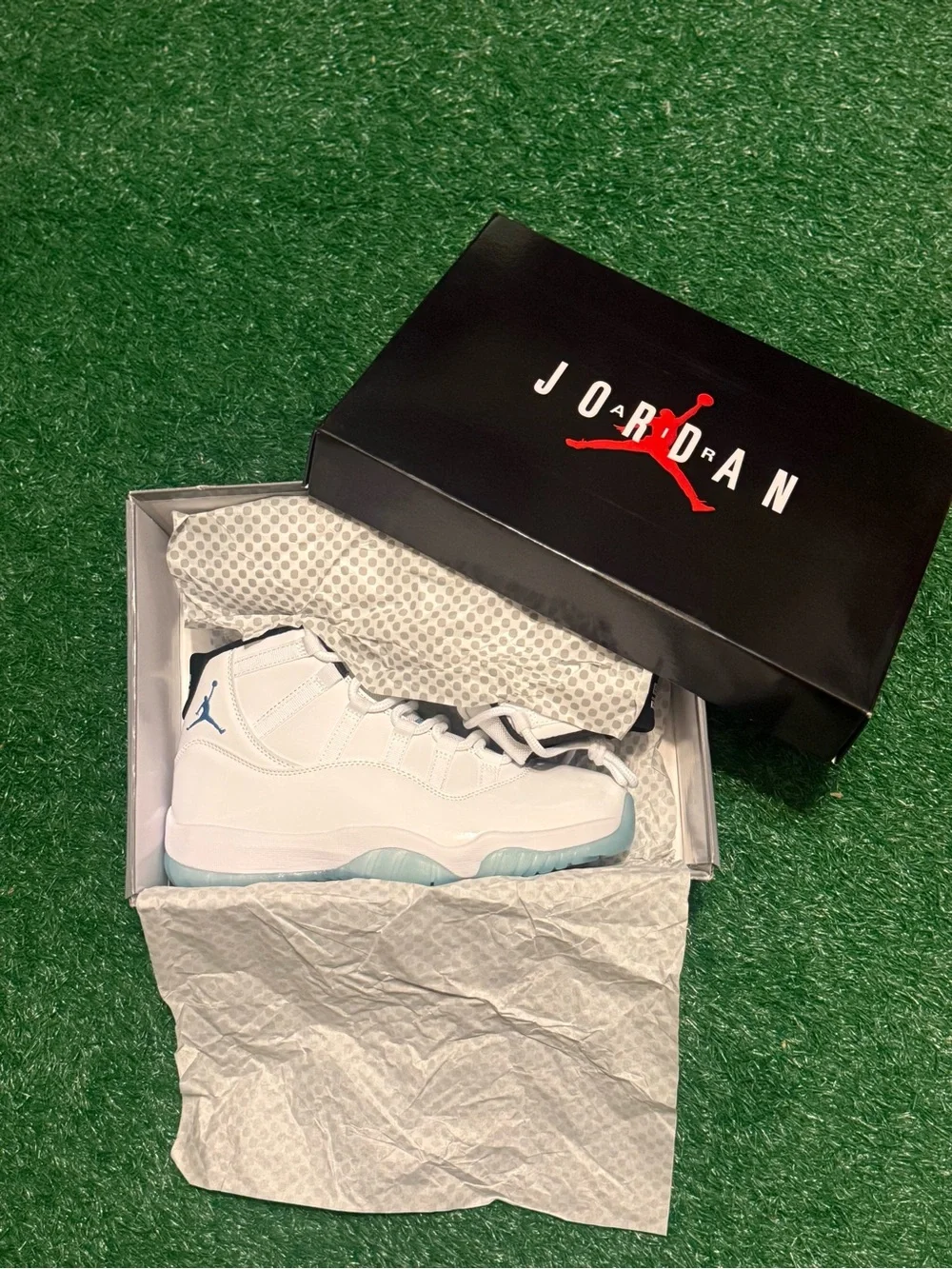 Air Jordan 11 Retro ‘Columbia / Legend Blue’